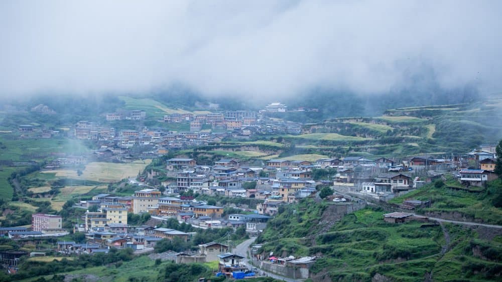 Winter Magic: Snow-Covered Mountains and Winter Sports in Himachal Pradesh